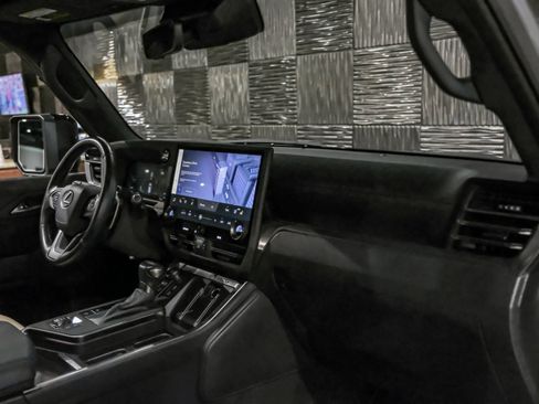 Used 2024 Lexus GX 550 AWD/4WD image 15