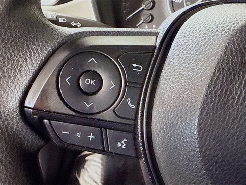 Used 2021 Toyota Corolla LE w/ LE Convenience Package image 14