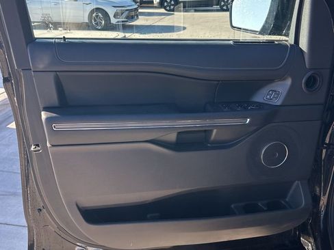 Used 2024 Ford Expedition Max XLT image 6