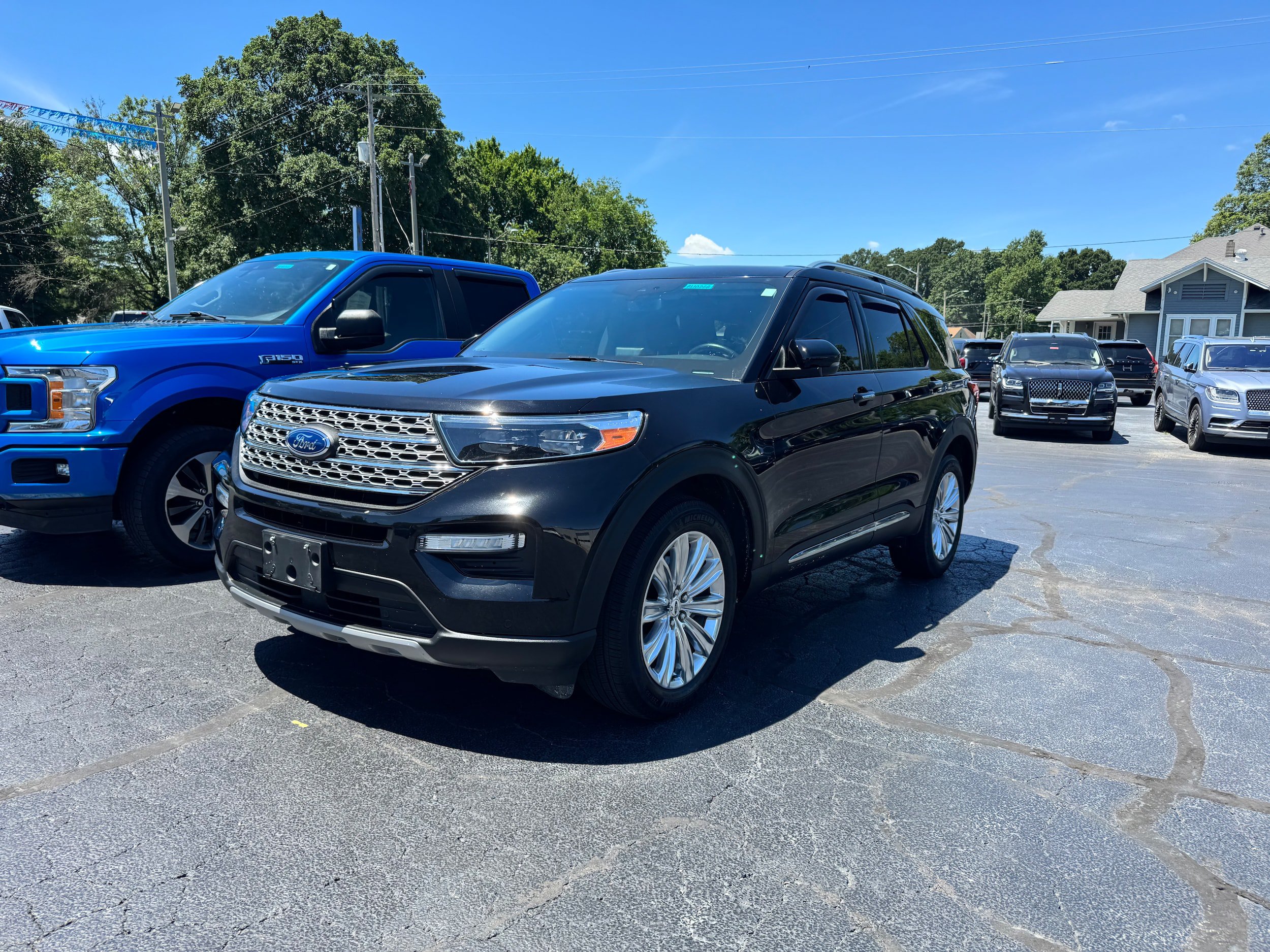 Used 2024 Ford Explorer Limited w/ Limited Technology Package AWD/4WD image 1