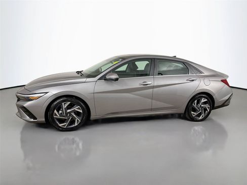 Used 2024 Hyundai Elantra Limited FWD image 8