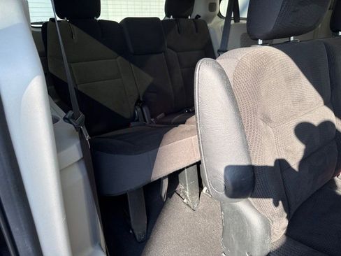Used 2018 Dodge Grand Caravan SE w/ UConnect Hands-Free Group image 29