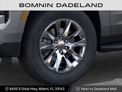 New 2026 Chevrolet Suburban Premier RWD image 9