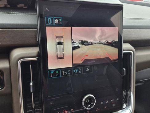 Used 2025 GMC Yukon Denali Ultimate AWD/4WD image 34