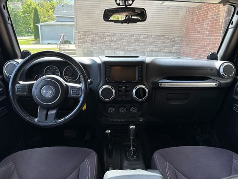Used 2013 Jeep Wrangler Unlimited Sahara AWD/4WD image 11