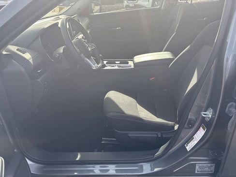 Used 2023 Nissan Sentra SV FWD image 11