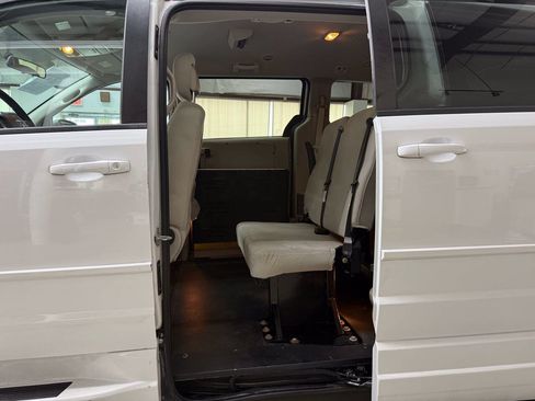 Used 2015 Dodge Grand Caravan SE w/ Quick Order Package 29E SE FWD image 12