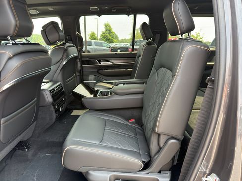 New 2026 Jeep Grand Wagoneer Summit AWD/4WD image 23