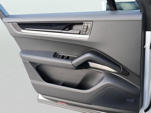 New 2026 Porsche Cayenne S image 35