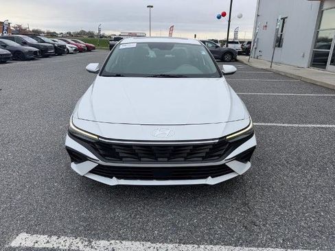 Used 2025 Hyundai Elantra SEL image 3