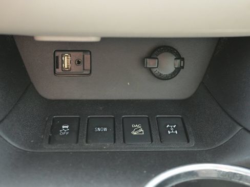 Used 2015 Toyota Highlander XLE AWD/4WD image 36