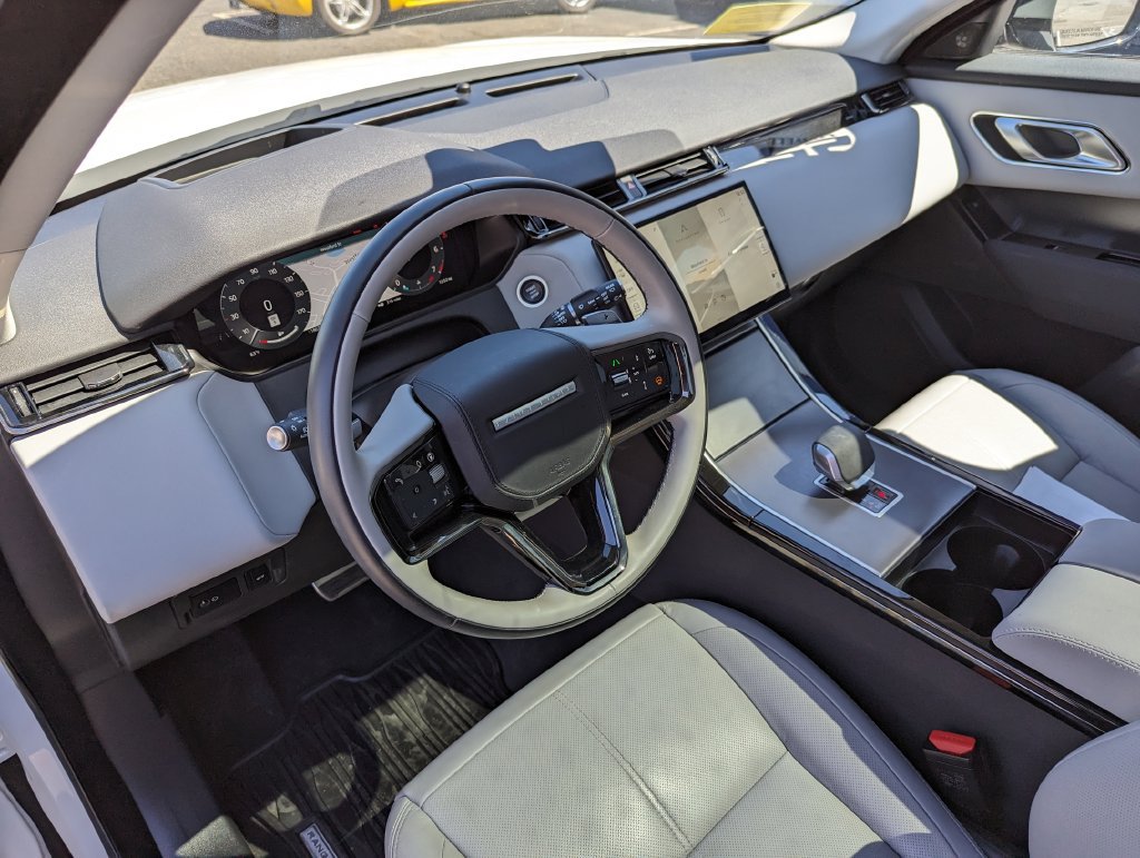 Used 2025 Land Rover Range Rover Velar Dynamic SE AWD/4WD image 14