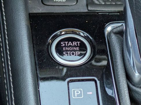 Used 2023 Nissan Kicks SR image 29