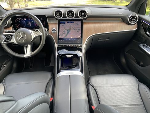 Certified 2025 Mercedes-Benz GLC 300 4MATIC w/ Driver Assistance Package image 27