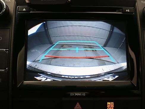 Used 2016 Toyota Camry XLE image 21