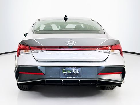 Used 2025 Hyundai Elantra SEL FWD image 7