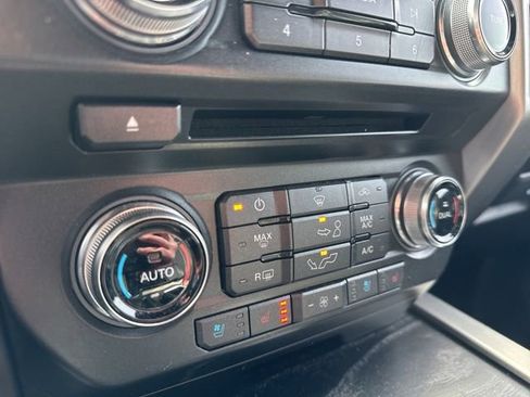 Certified 2018 Ford F150 Platinum w/ Equipment Group 701A Luxury image 26