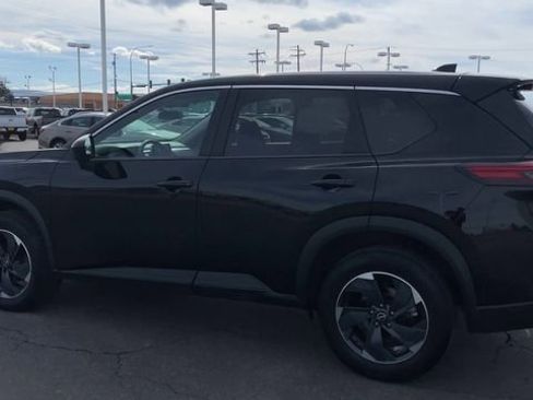 Used 2025 Nissan Rogue SV image 7