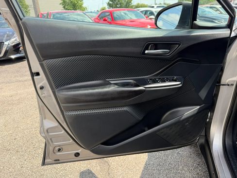 Used 2018 Toyota C-HR XLE FWD image 12
