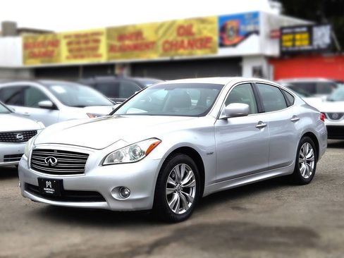 Used 2012 INFINITI M35 w/ Premium Pkg RWD image 3
