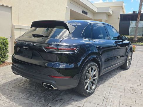 Used 2022 Porsche Cayenne AWD/4WD image 3