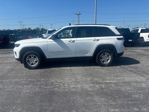 Used 2023 Jeep Grand Cherokee Laredo AWD/4WD image 4