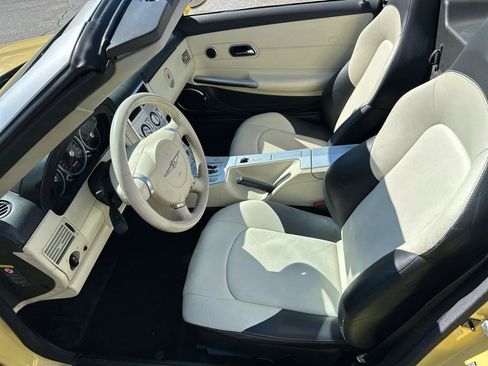 Used 2005 Chrysler Crossfire Limited image 8