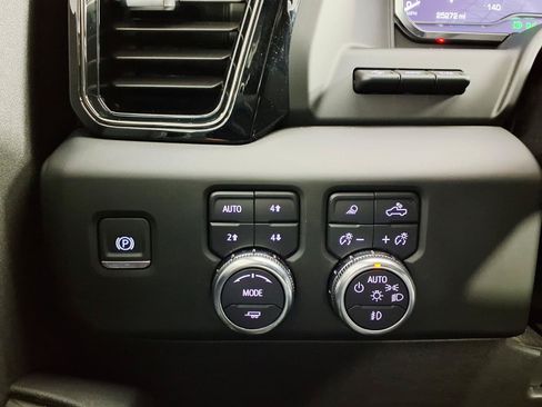 Used 2024 GMC Sierra 2500 AT4 w/ AT4 Premium Plus Package AWD/4WD image 22