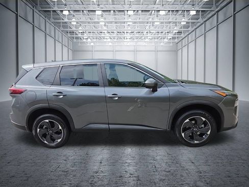 Certified 2025 Nissan Rogue SV FWD image 10