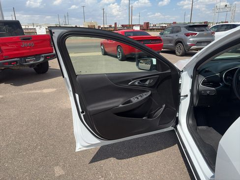 Used 2024 Chevrolet Malibu LT FWD image 9