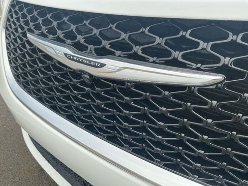 New 2026 Chrysler Pacifica Select FWD image 17