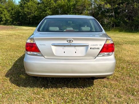 Used 2005 Toyota Camry XLE FWD image 4