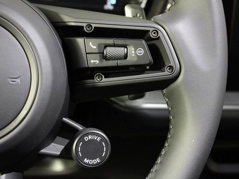 Certified 2025 Porsche Cayenne image 27