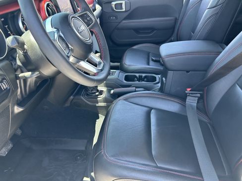 Used 2023 Jeep Gladiator Rubicon w/ LED Lighting Group AWD/4WD image 9