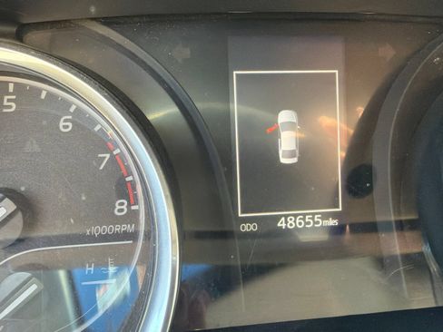 Used 2018 Toyota Camry LE FWD image 9