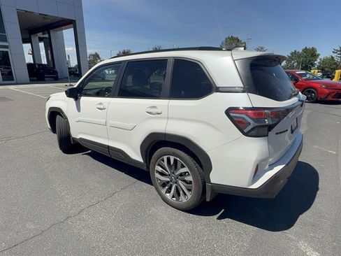 Used 2025 Subaru Forester Touring AWD/4WD image 34