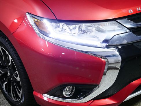 Used 2018 Mitsubishi Outlander GT AWD/4WD image 16