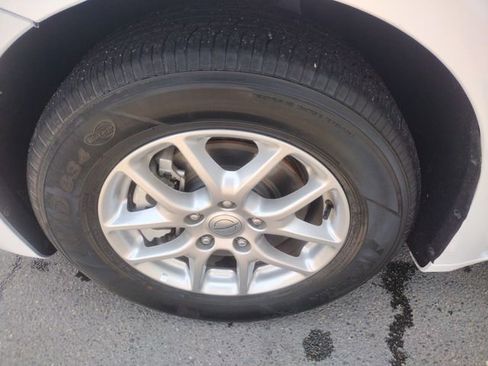 Used 2024 Chrysler Pacifica Touring-L image 28