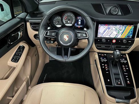Used 2025 Porsche Macan AWD/4WD image 44