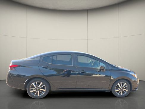 Used 2021 Nissan Versa SV FWD image 9