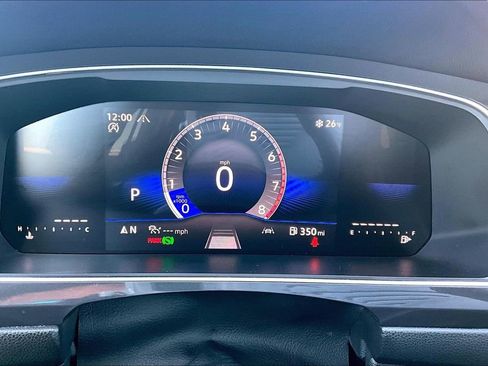 Used 2024 Volkswagen Tiguan SE image 19