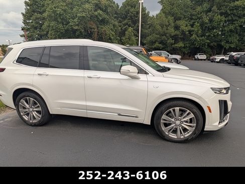 Used 2023 Cadillac XT6 Premium Luxury FWD image 2