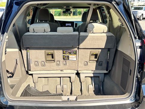 Used 2020 Toyota Sienna LE FWD image 25