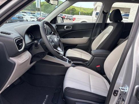 New 2026 Hyundai Venue SEL FWD image 9