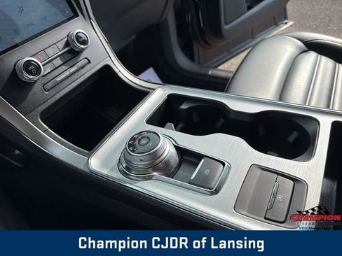 Used 2022 Ford Edge SEL image 16