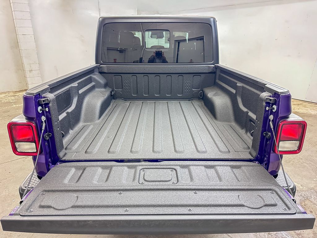 New 2026 Jeep Gladiator Sport AWD/4WD image 13
