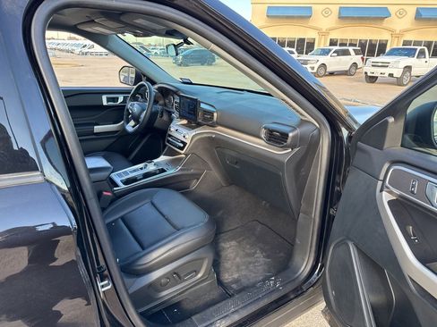 Used 2024 Ford Explorer XLT w/ Equipment Group 202A image 15