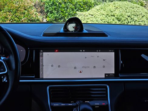 Used 2018 Porsche Panamera image 25