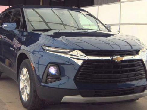 Used 2022 Chevrolet Blazer LT FWD image 2