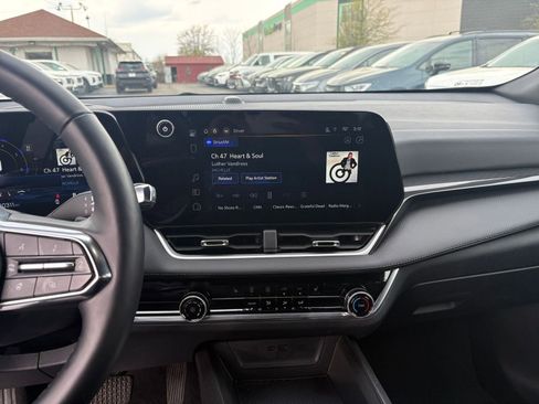 Used 2025 Chevrolet Equinox LT FWD image 17